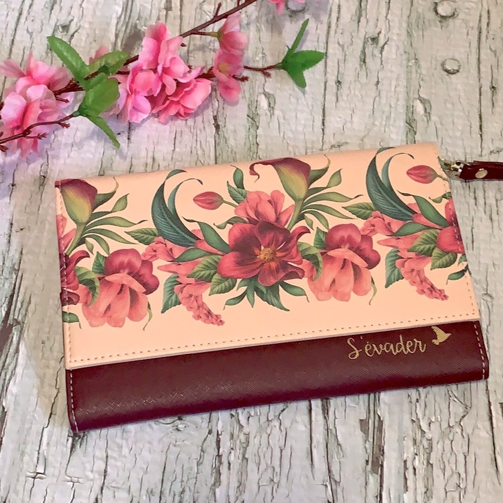 🆕️ French Travel Clutch